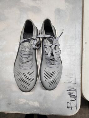 Crocs Women's size 9 Lightweight Gray Athletic Sneakers